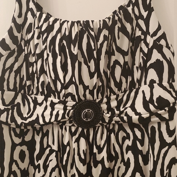 ⚫️ Black & White Maxi - Picture 2 of 5